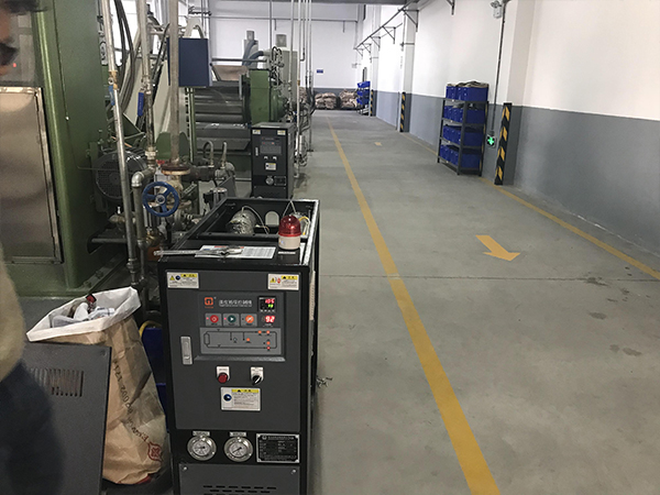 成型塑料模温机助力挤出压板制造，创新塑料片材生产技术