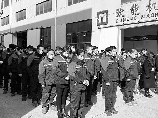 铭记历史！这一刻为30多万南京大屠杀死难者默哀！