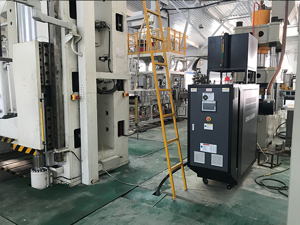 复合材料部件成型，使用碳纤维成型模温机控温效果好